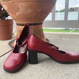 Bandolino 90s Y2K Vintage Red Heels Rounded Toe Block Heel